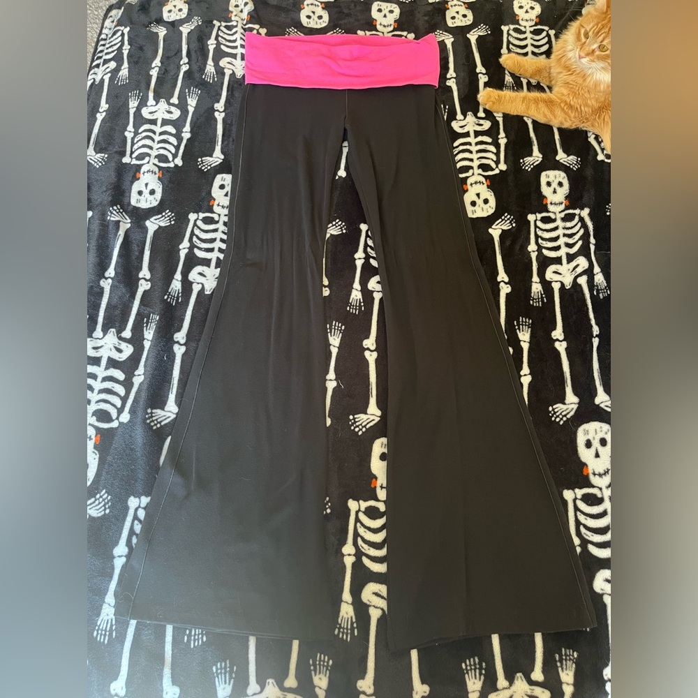 NWOT Victoria’s Secret PINK - Black Leggings With Pink Fold-over - Bling Decal